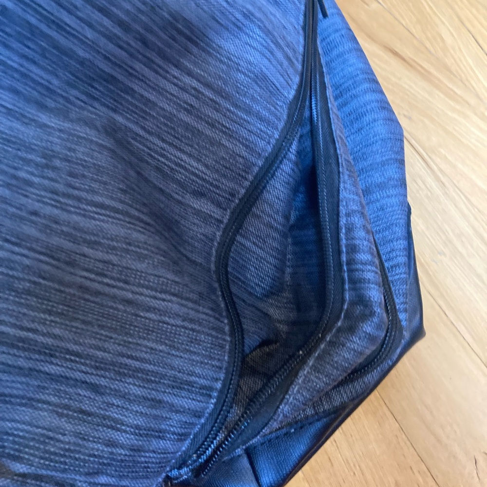 Rume Gray Tote Bag - Picture 4 of 6